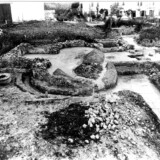 Fig. 30. Caniveau et “trop-pleins” autour du triclinium
(cliché fouilles anciennes). Caniveau