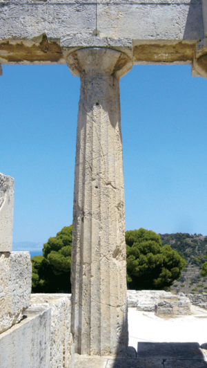 d. Égine, temple II d’Aphaia. colonne de la façade est du péristyle, faisant correspondance avec l’ante sud du pronaos (cl. M. Dromain, 2013).