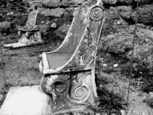 1b. Detail of the decoration of the marble thrones (photo by the author).
