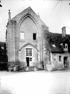 <figcaption style="line-height: 1em;"><i class="fas fa-tint"></i><span style="font-size: 11px;"> <b>Fig. 19. </b>
Photographie de la chapelle Saint-Aubin (ancienne cathédrale Saint-Nazaire) par Harold de Fontenay, Album photographique, Bibliothèque de la Société Éduenne. © Société Éduenne.</span></figcaption> Photographie de la chapelle Saint-Aubin (ancienne cathédrale Saint-Nazaire) par Harold de Fontenay, Album photographique, Bibliothèque de la Société Éduenne. © Société Éduenne.