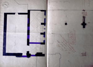<figcaption style="line-height: 1em;"><i class="fas fa-tint"></i><span style="font-size: 11px;"> <b>Fig. 31. </b>
Plan des sondages de 1919 pratiqués dans la cour du Chapitre par Charles Boëll, Bibliothèque de la Société Éduenne, série K, p. 117. © S. Balcon-Berry.</span></figcaption> Plan des sondages de 1919 pratiqués dans la cour du Chapitre par Charles Boëll, Bibliothèque de la Société Éduenne, série K, p. 117. © S. Balcon-Berry.