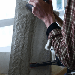 Taille du bloc épigraphique, 2 © MU.