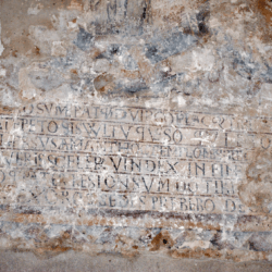 La Celle-Bruère, église Saint-Blaise. Fragment de prière à la Vierge (XIIe s.) © CESCM.