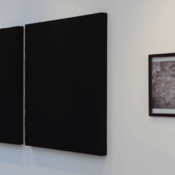 Triptyque : cimaise réunissant Epifonias et l’inscription de Bruère-Allichamps © MU.