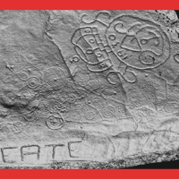 Graffiti de Pepito Meijon et pétroglyphes, Marin © A. Costa.