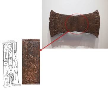 Double hache votive minoenne avec inscription en Linéaire A (?) trouvée dans la grotte d’Arkalochori (Crète) en 1934. Datation : IIe millénaire a.C. (autour de 1500 a.C. ?) © WikiCommons.