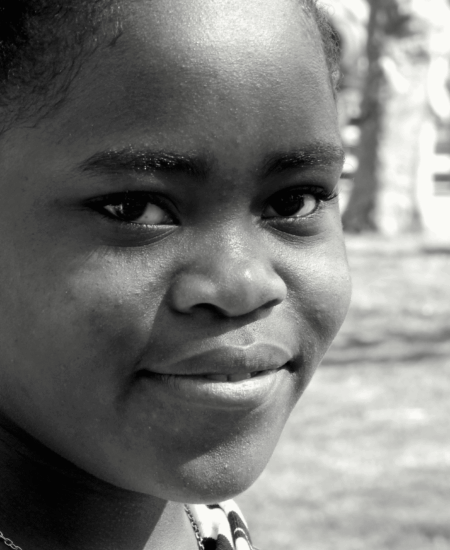 Réfugiés et mineurs isolés de Lourdes et Tarbes lors des différents ateliers artistiques, été 2023. Corinne Mathou.