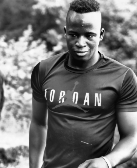 Réfugiés et mineurs isolés de Lourdes et Tarbes lors des différents ateliers artistiques, été 2023. Corinne Mathou.