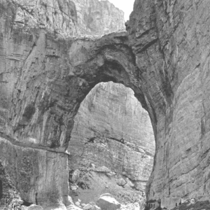 « Chemin des Touristes à Constantine », <em>À la France : sites et monuments. Algérie (Alger, Constantine, Oran)</em>, 1902, p. 93. Source : <a class="hyperlink" href="https://gallica.bnf.fr/ark:/12148/bpt6k6491911v/f103.item">Gallica BnF</a>.