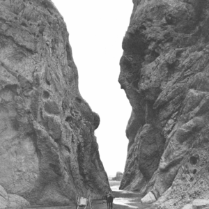 O. Reclus, « Gorges du Seldja »,<em> À la France : sites et monuments. Tunisie (Tunis, environs de Tunis, Tunisie septentrionale et Kroumirie, Sousse et Tunisie centrale, Sfax, de Gafsa au Djérid, Gabès et Sud Tunisien, île de Djerba)</em>, 1902, p. 97. Source : <a class="hyperlink" href="https://gallica.bnf.fr/ark:/12148/bpt6k64921189/f103.item">Gallica BnF</a>.