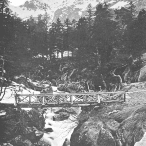 O. Reclus, « Pont d’Espagne – Ruisseau de Marcadau », <em>À la France : sites et monuments. Gascogne et Pyrénées-Orientales (Basses-Pyrénées, Hautes-Pyrénées, Landes)</em>, 1903, p. 74. Source : <a class="hyperlink" href="https://gallica.bnf.fr/ark:/12148/bpt6k6494037x/f82.item">Gallica BnF</a>.